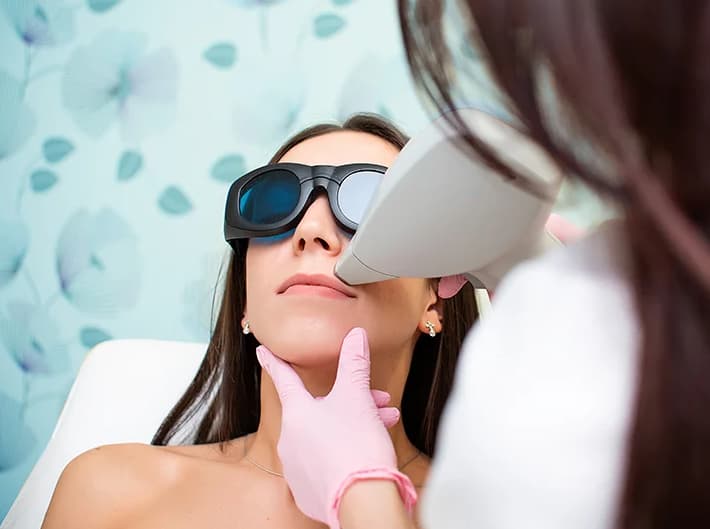 برخی از مهم‌ترین مزایای استفاده از لیزر الکس کندلا: