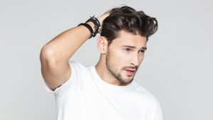 بهترین سن برای کاشت مو آقایان چه سنی است؟