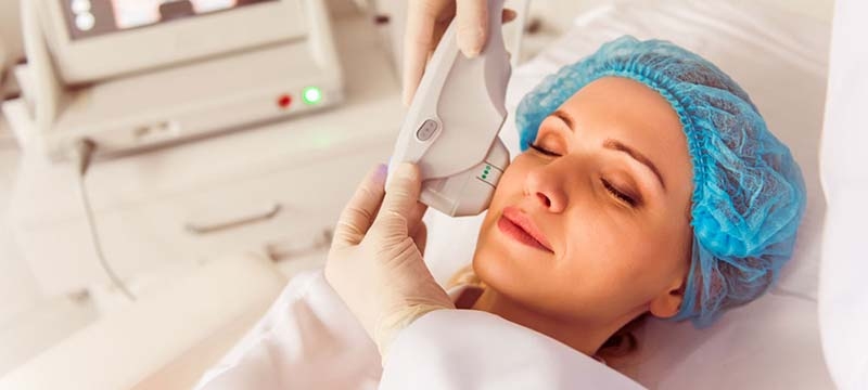 استفاده از کرمهای مرطوب کننده استفاده از کرمهای مرطوب کننده