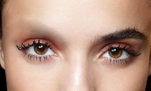 کاشت ابرو در بارداری ضرر دارد؟