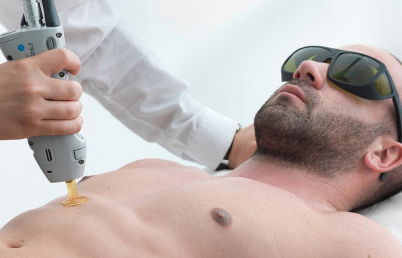         آیا انجام لیزر برای تمامی ما کاری بی خطر محسوب می شود!