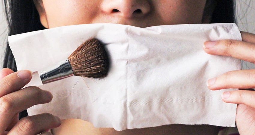 چند مورد مهم در راهنمایی جهت بالا بردن ماندگاری رژ لب