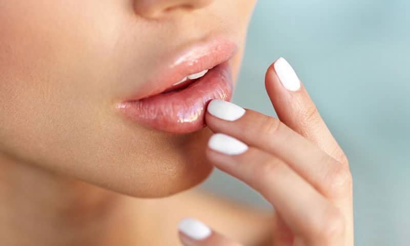 از بین بردن ورم لب بعد از تزریق ژل لب