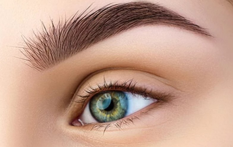 نحوه‌ی انجام میکرونیدلینگ ابرو چگونه است؟