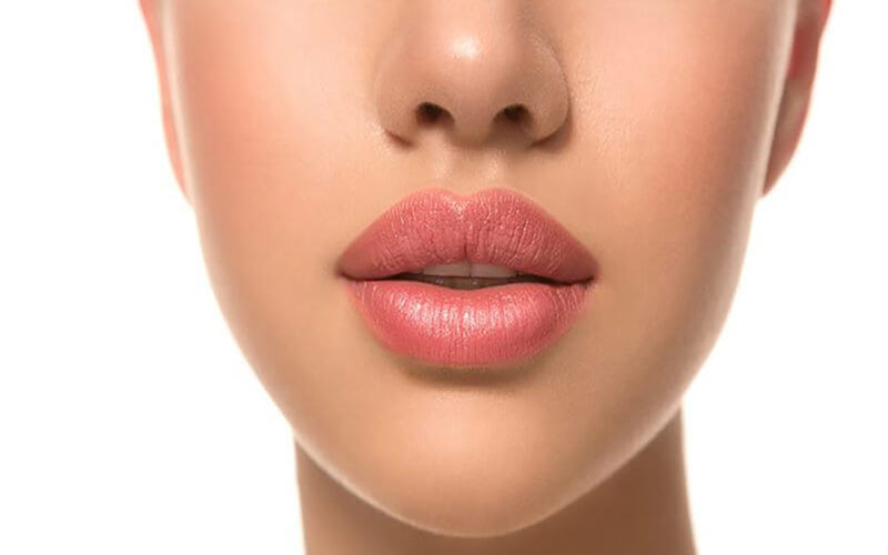 چه عواملی باعث کاهش ماندگاری ژل لب میشود؟