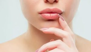 علائم و درمان عفونت لب بعد از تزریق ژل
