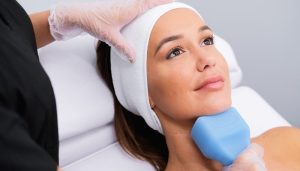 لیفت غبغب با هایفوتراپی