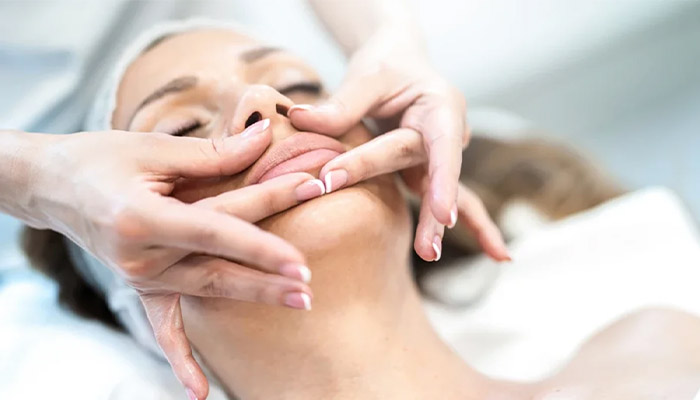 طریقه ماساژ لب بعد از تزریق ژل
