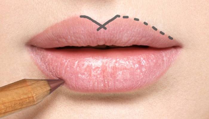 پاک کردن تاتو خط لب با لیزر