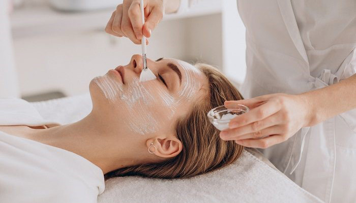 بهترین کلینیک فیشال پوست در تهران