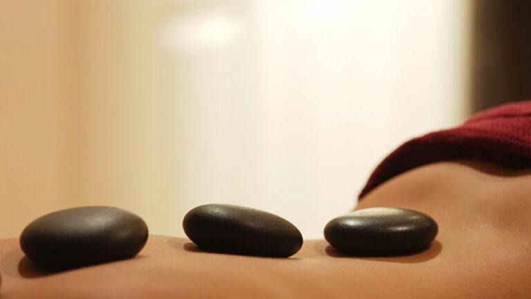 آیا ماساژ سنگ داغ با درد همراه است؟
